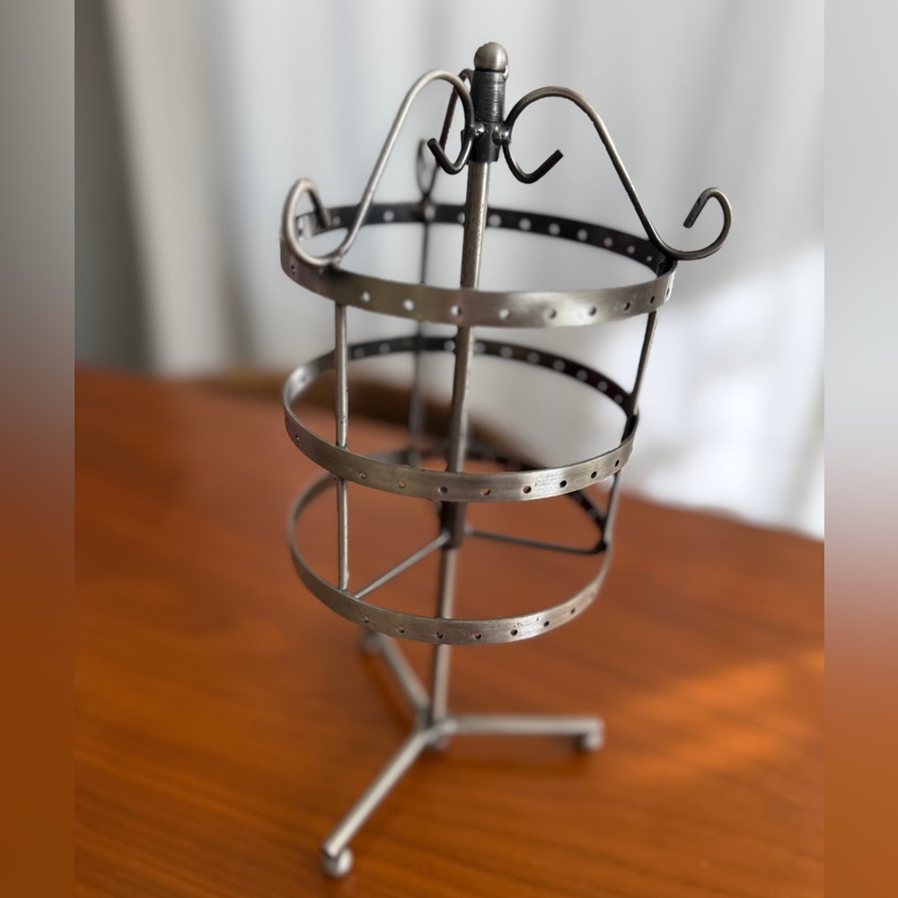 Silver To  Metal Spinning Jewelry Stand